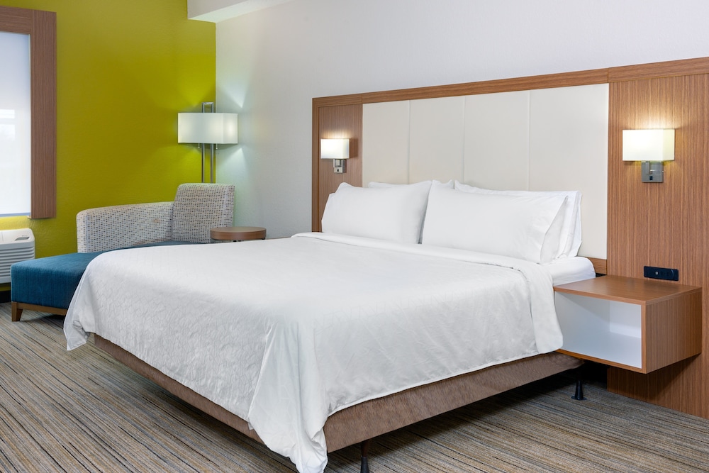 Holiday Inn Express & Suites Naples North Bonita Springs by IHG - photo 20