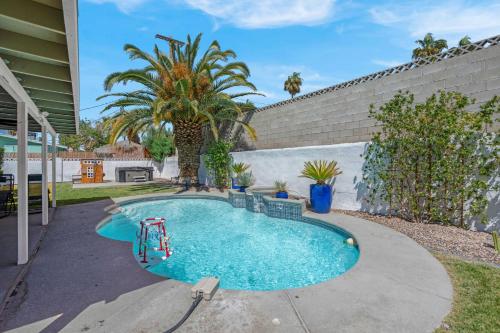 Next to Strip Pool Hot Tub BBQ Buddy Rich