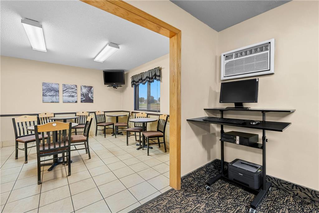 Super 8 by Wyndham Alexandria MN - photo 33