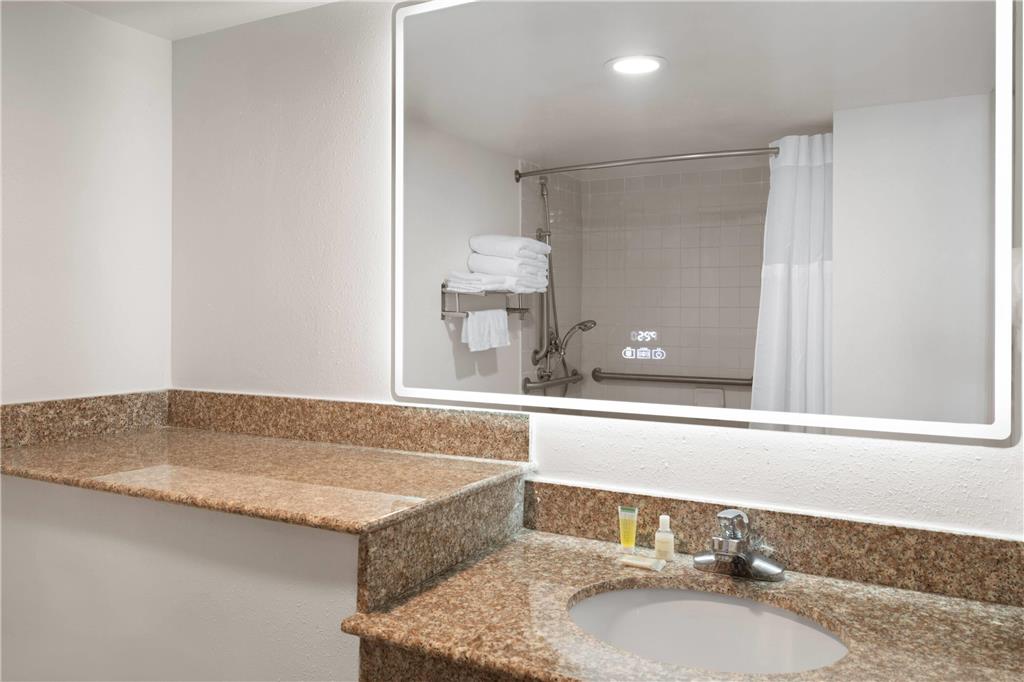 Days Hotel by Wyndham Williamsburg I 64 - photo 15