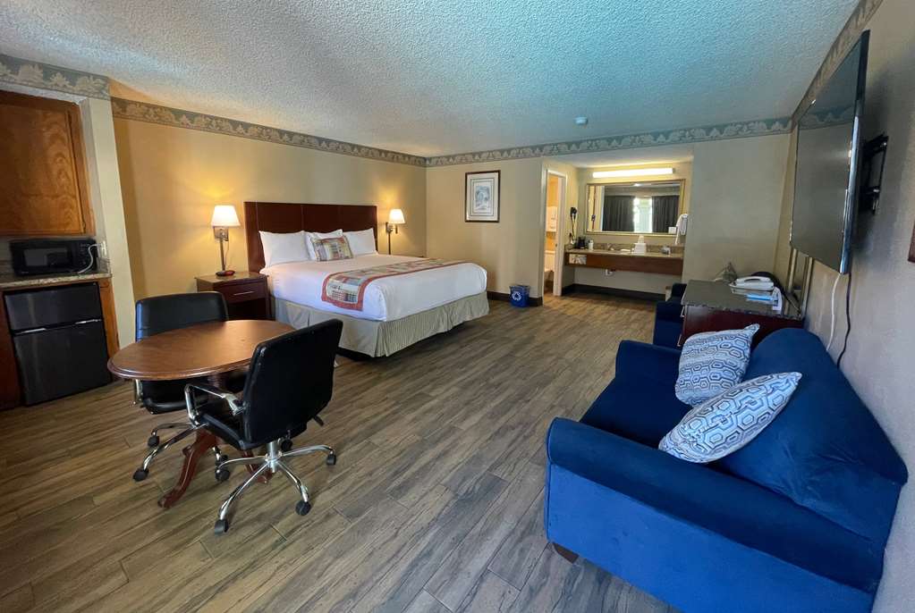 Travelodge by Wyndham Costa Mesa Newport Beach Hacienda - photo 13