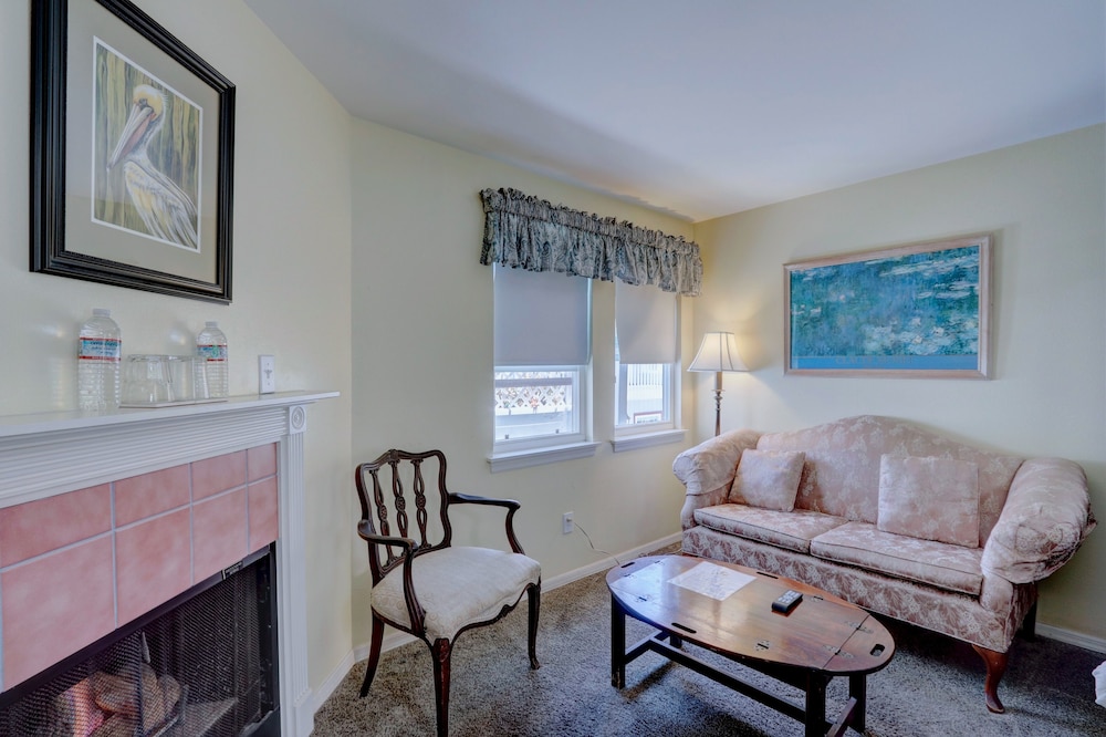 Pelican Cove Inn - photo 42