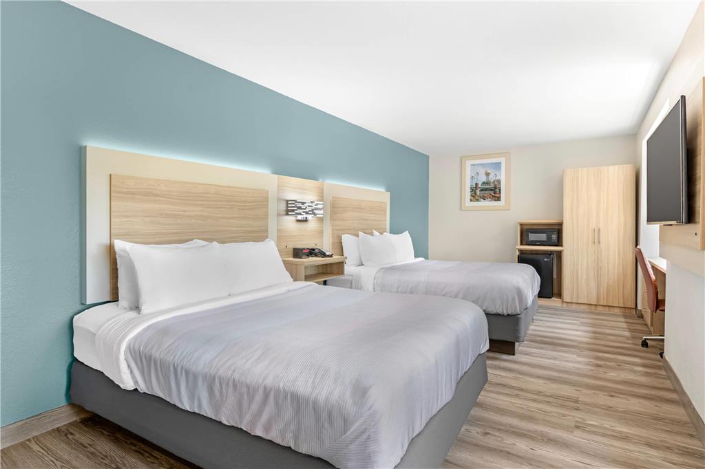 Quality Inn & Suites - photo 13