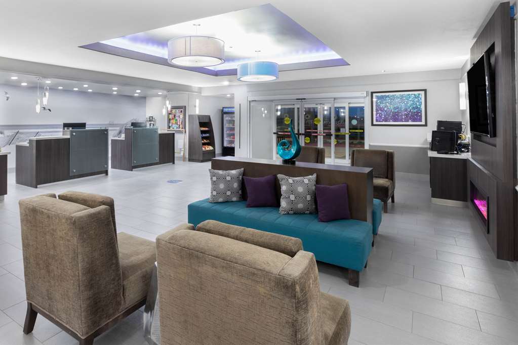 La Quinta Inn & Suites by Wyndham Port Lavaca - photo 7