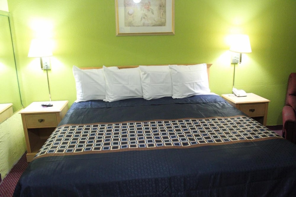 Hutchinson Inn - photo 12
