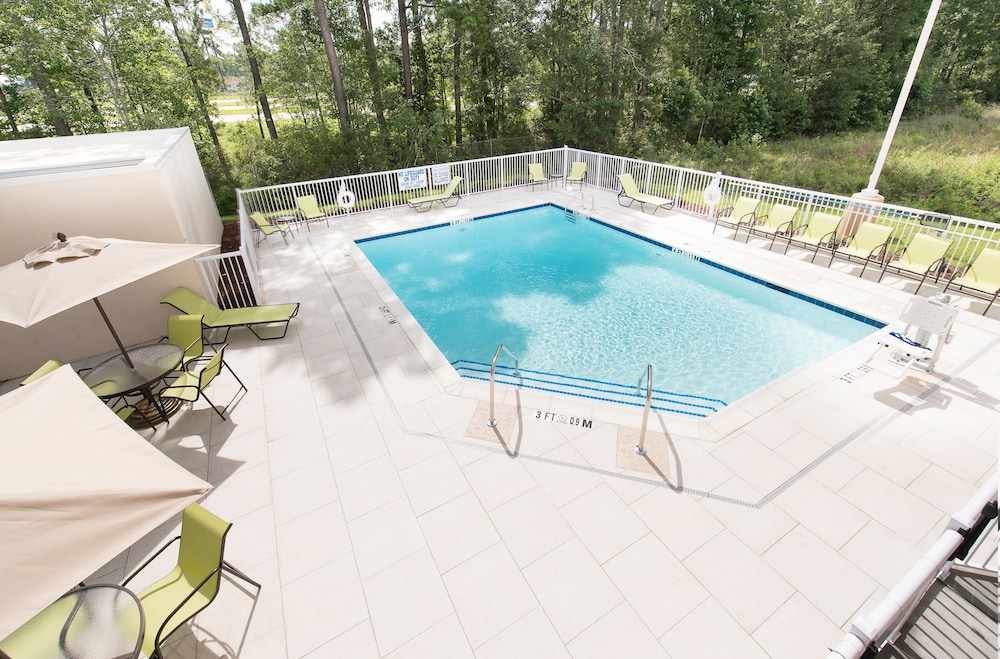 Hampton Inn & Suites Fayetteville - photo 34