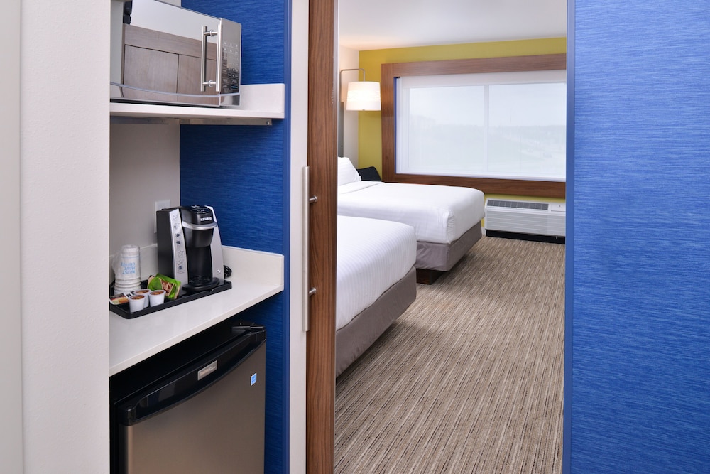 Holiday Inn Express & Suites Madison by IHG - photo 15
