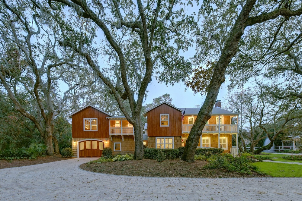 The Grey Owl Inn — 4-Star Luxury Hotel in Saint Simons Island, United States