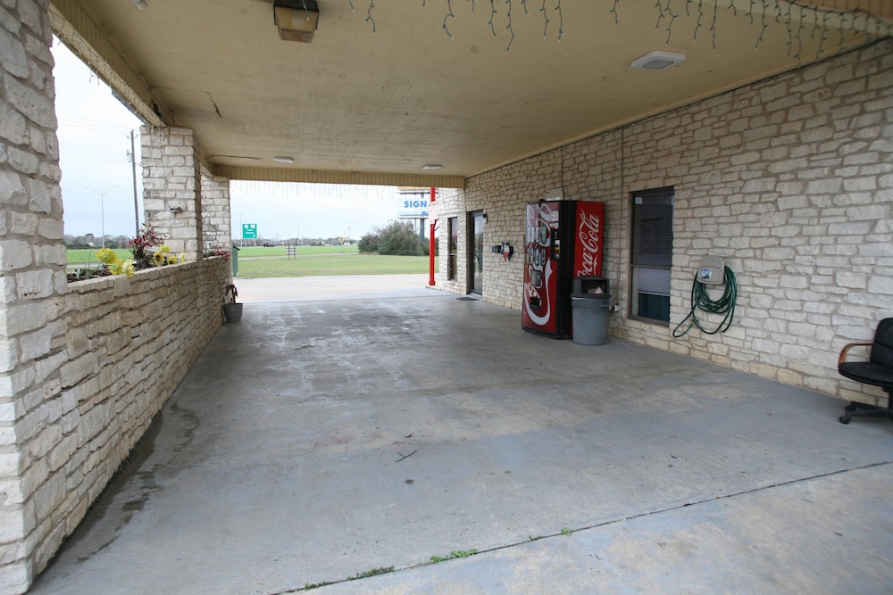 Americas Best Value Inn Edna - photo 28
