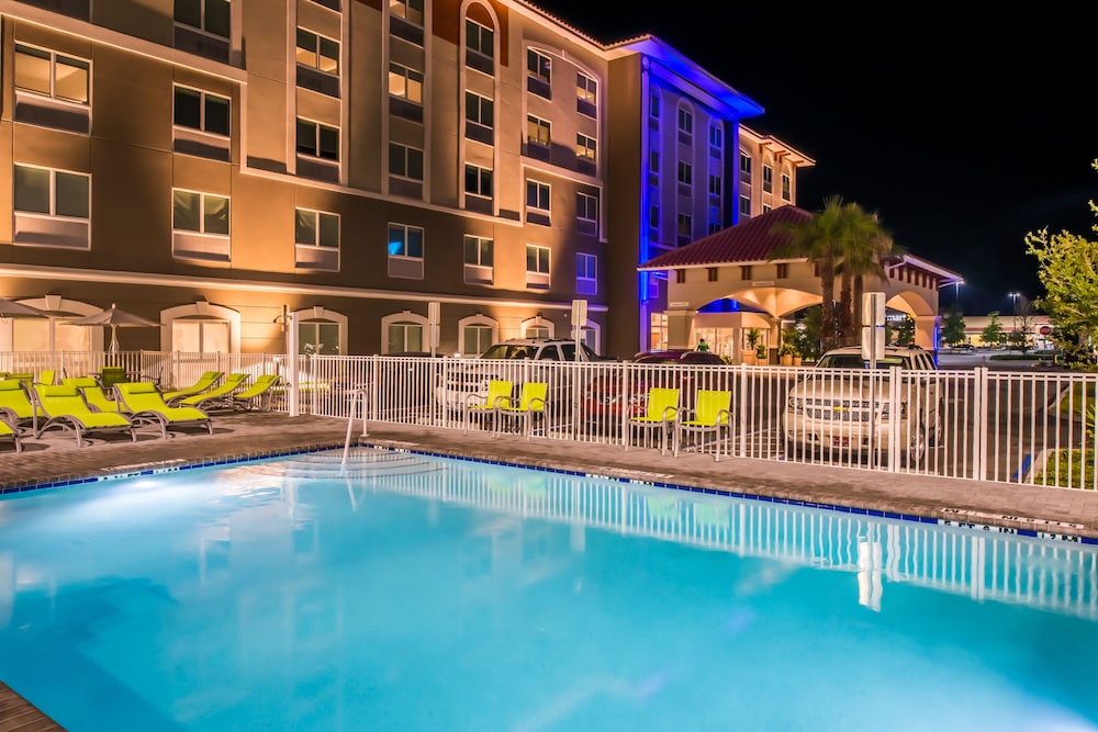 Holiday Inn Express & Suites St. Petersburg Madeira Beach by IHG - photo 38