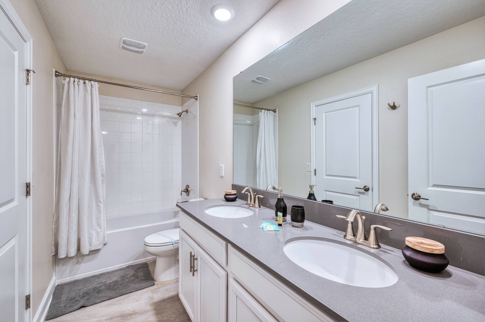 Gorgeous Brand New 7 Bedrooms House With Pool and Game Room at Champions Gate Resort - photo 31