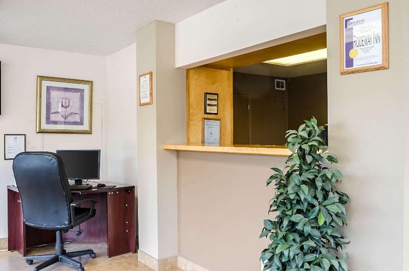 Rodeway Inn Bellevue - photo 9