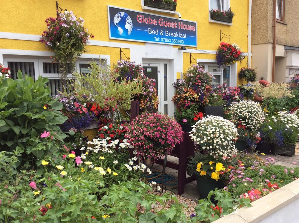 Globe Guesthouse 5010379 — Burry Port