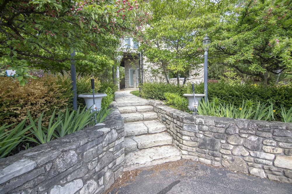 Coachlite Inn - photo 49