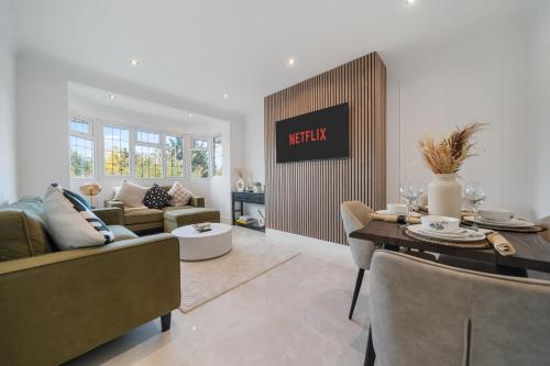 Award winning 2026 Stunning Modern 2 Bedroom Apartment in Mill Hill next to Train Station — 4-Star Luxury Hotel in Hendon, United Kingdom