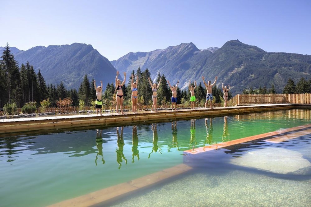 Nationalpark Chalet Bretterspitze — 4-Star Luxury Hotel in Neukirchen Am Grossvenediger, Austria
