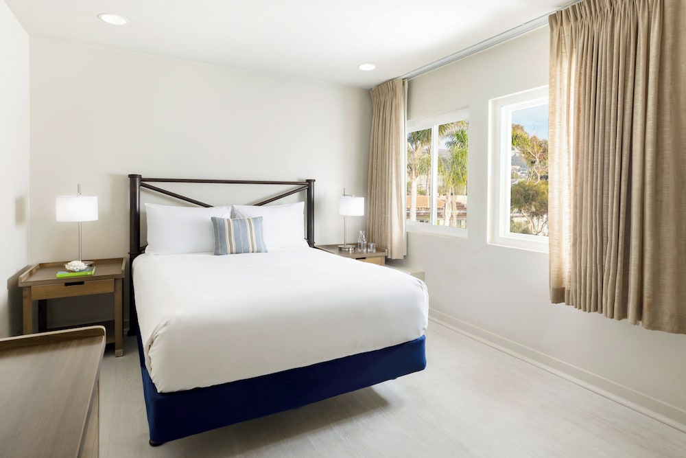 Pacific Edge Hotel - photo 18