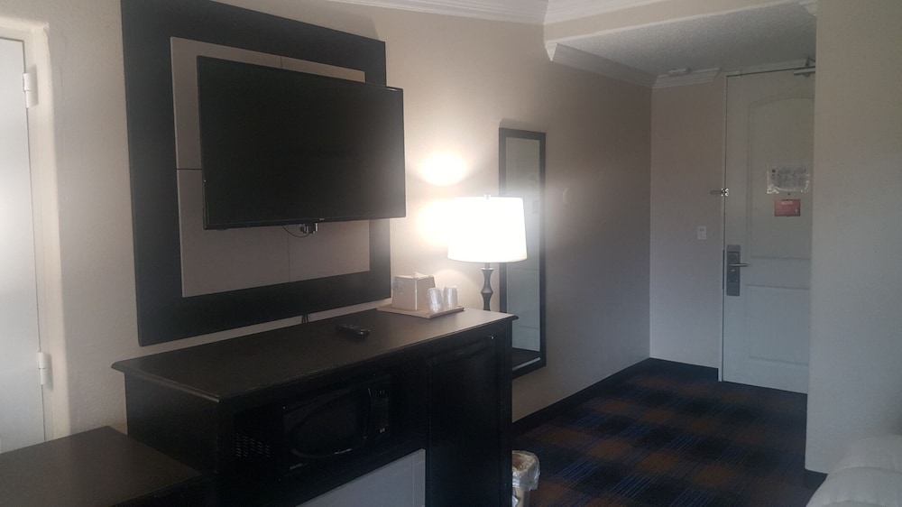 Baymont by Wyndham Pensacola - featured photo
