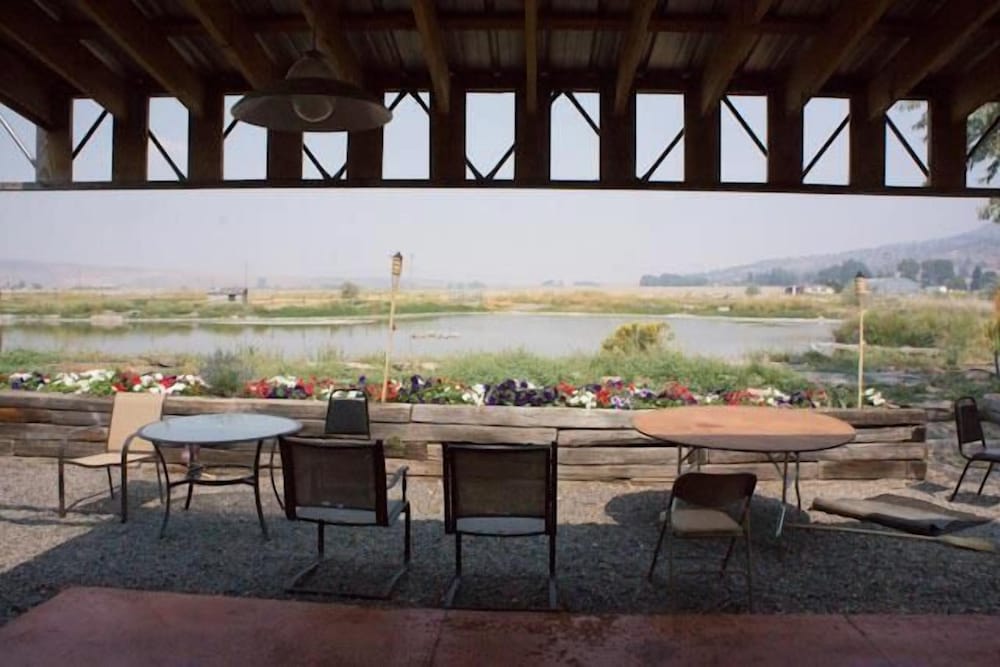 Hunters Hot Springs Resort - photo 13