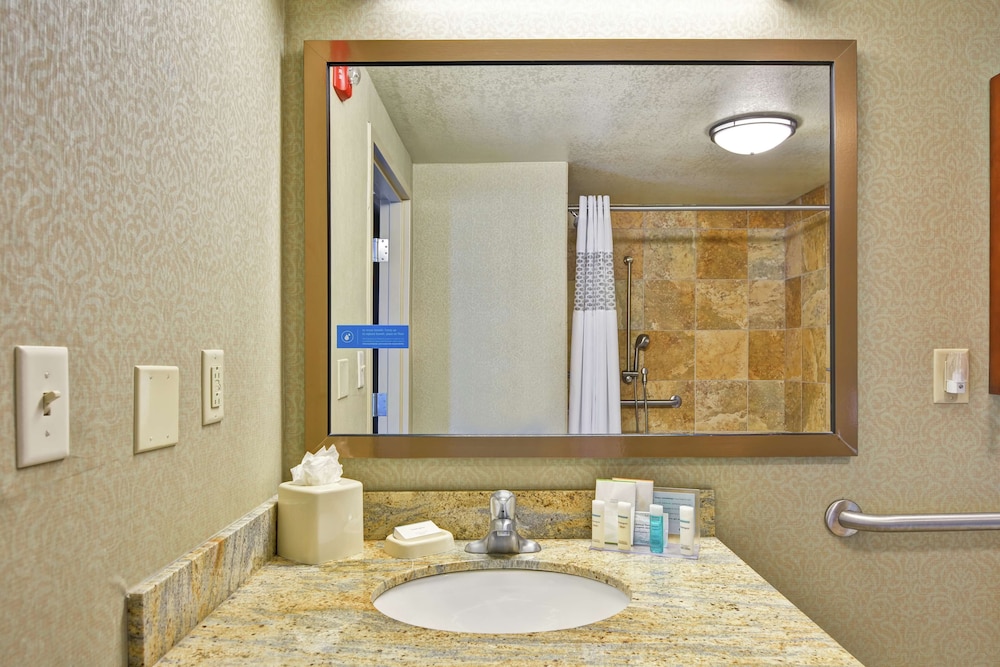 Hampton Inn and Suites New Hartford Utica - photo 28