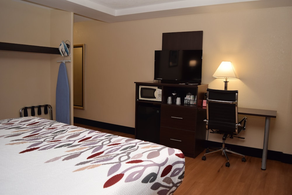 Red Roof Inn Batavia - photo 14