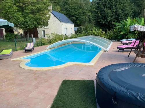 Gîte rénové avec piscine chauffée près de Beauval 10 pers. terrain de sport et nature. FR 1 591 568 in Faverolles-Sur-Cher, France