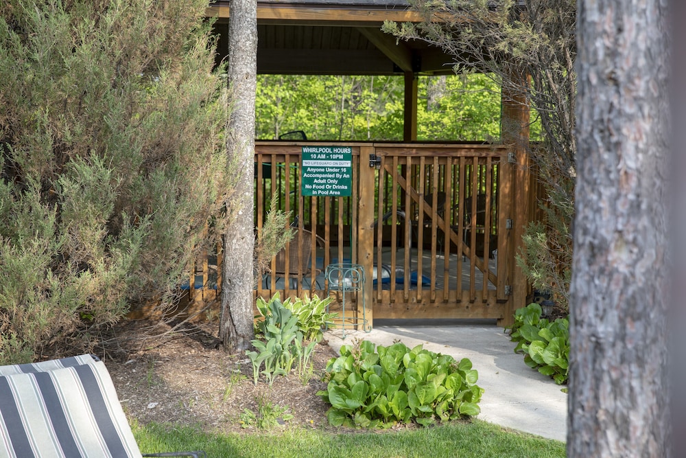 Coachlite Inn - photo 76