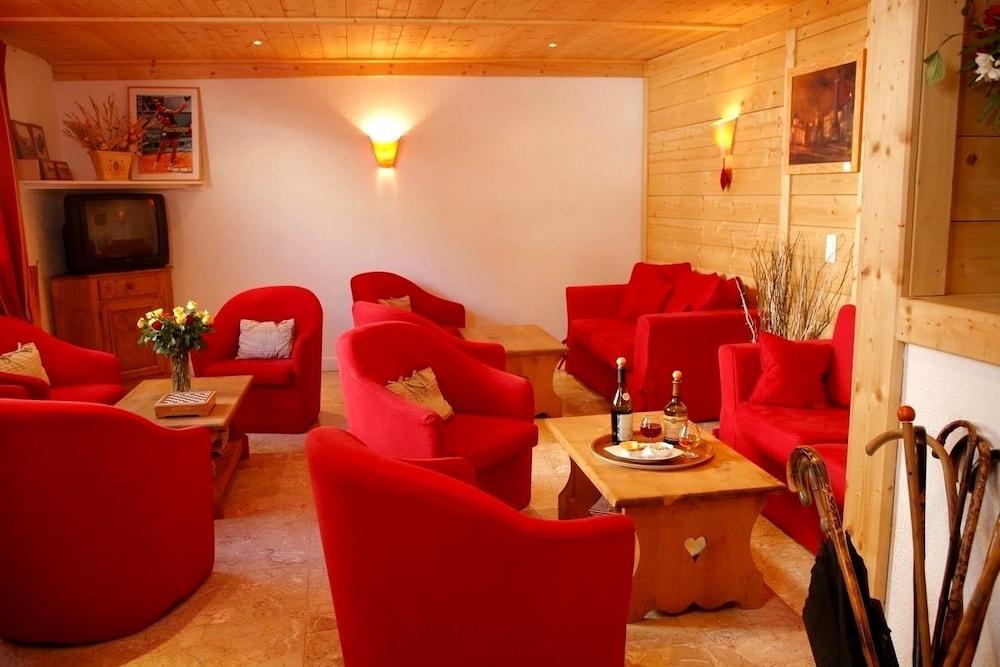 Logis Hôtel les Arobiers — Saint-Claude-De-Diray — photo 3
