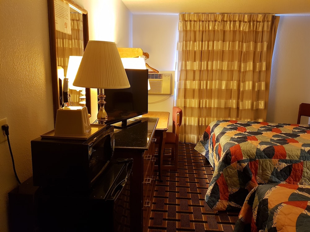 Le Mars Inn & Suites - photo 17