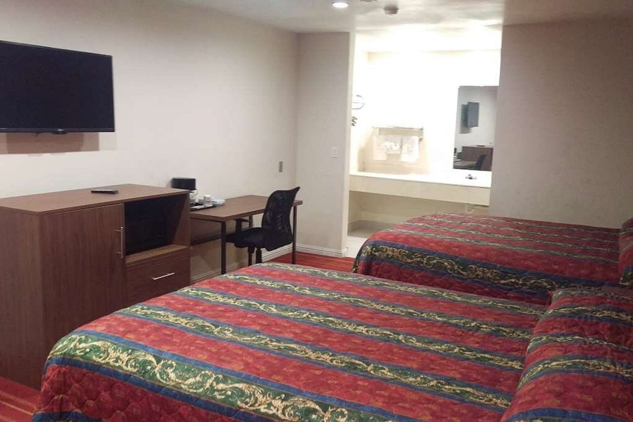 Days Inn by Wyndham Hemet - photo 26