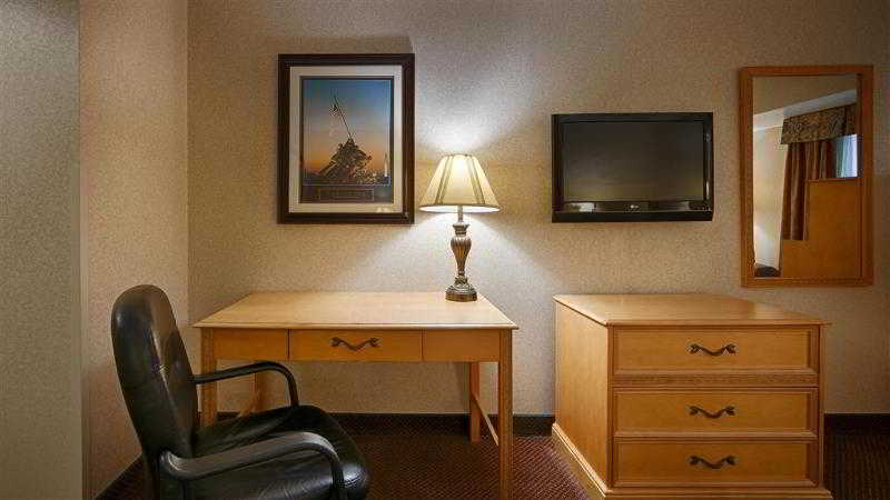 Red Lion Hotel Rosslyn Iwo Jima - photo 33