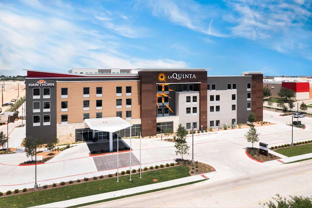 La Quinta Inn & Suites By Wyndham Pflugerville - photo 2