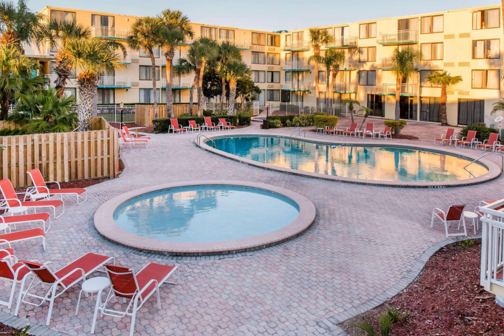 Clarion Hotel Orlando International Airport - photo 16