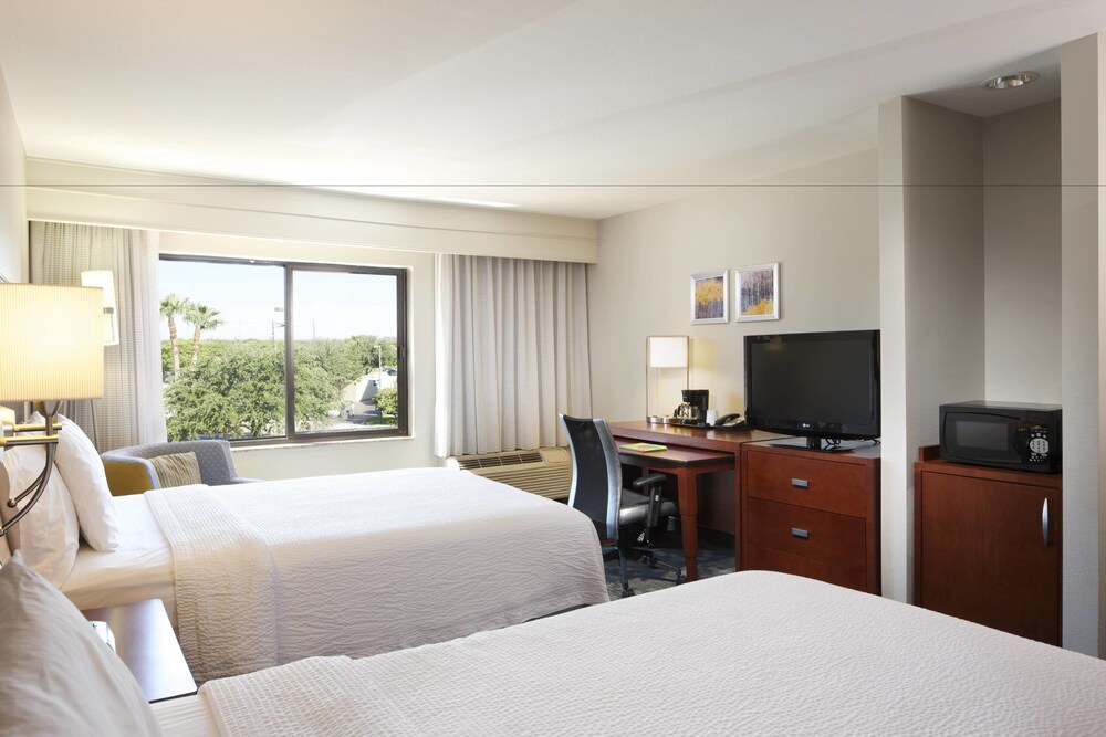 Courtyard by Marriott Brownsville - photo 15