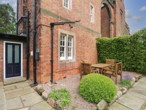 South Tower Cottage — Macclesfield — photo 3