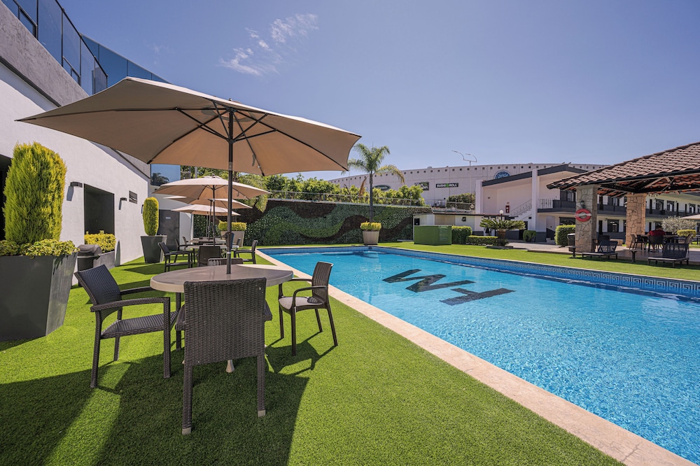 Hotel Malibu — 4-Star Luxury Hotel in Guadalajara, Mexico