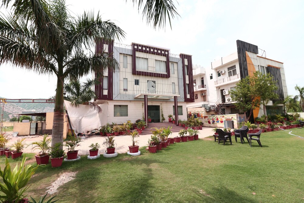 Hotel Sunrise Resort in Alwar, India