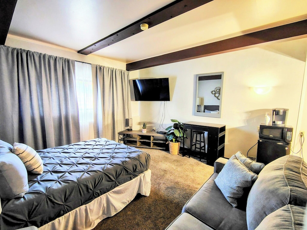 The Mid Town Motel - photo 11