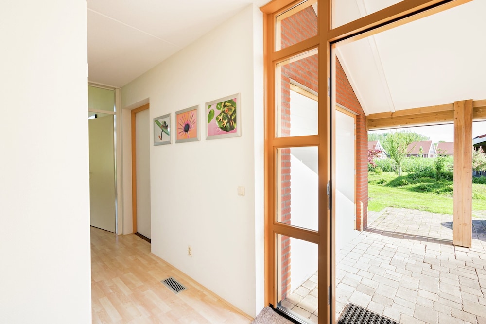 Villa in Biddinghuizen by Lake Vulwe — 4-Star Luxury Hotel in Biddinghuizen, Netherlands