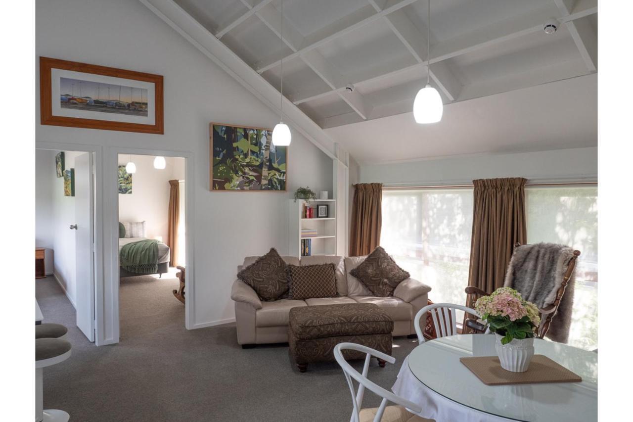 Tawa Retreat Wellington Holiday Home — 4-Star Luxury Hotel in Wellington, New Zealand