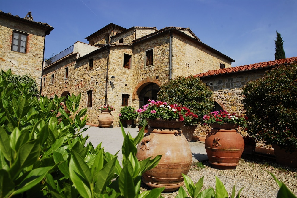 Agriturismo Tenuta Lupinari — 4-Star Luxury Hotel in Bucine, Italy