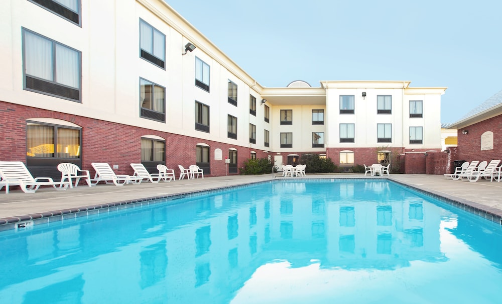 Holiday Inn Express Hotel & Suites Pine Bluff Pines Mall by IHG - photo 27