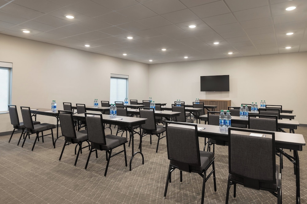 Garner Hotel Brookings by IHG - photo 37