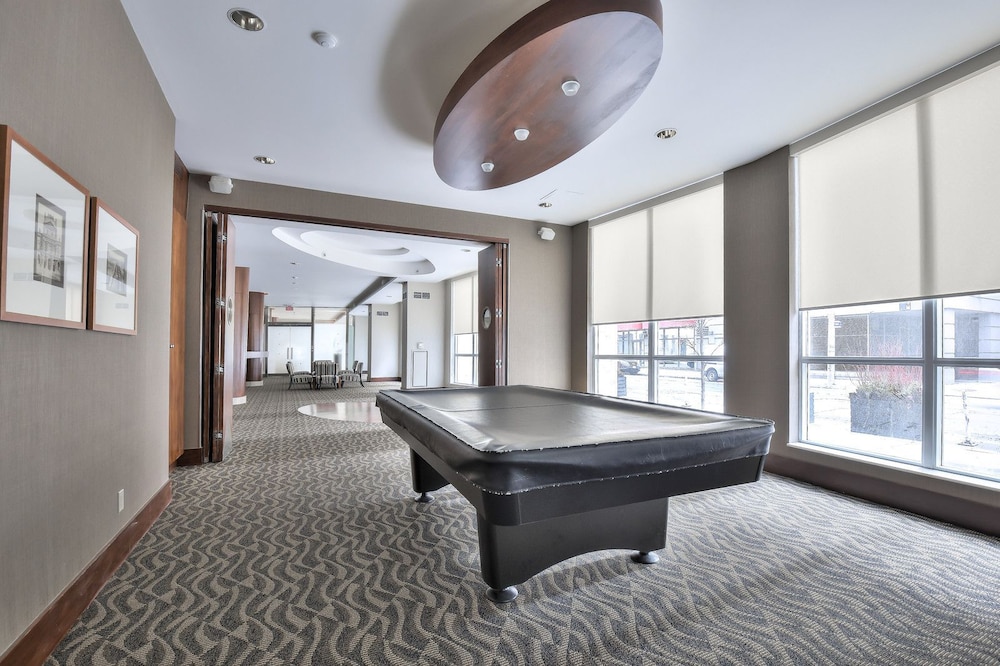Bridgestreet Qwest - last minute hotel in Toronto