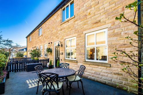 Buxton Centre Cosy Cottage with Free Secure Parking — 4-Star Luxury Hotel in Buxton, United Kingdom