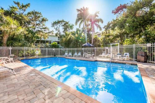 Stones Throw in Holmes Beach, United States