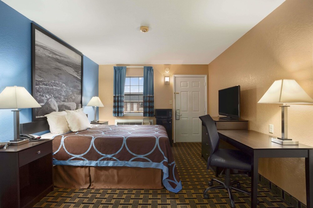 Super 8 by Wyndham Henryetta - photo 8