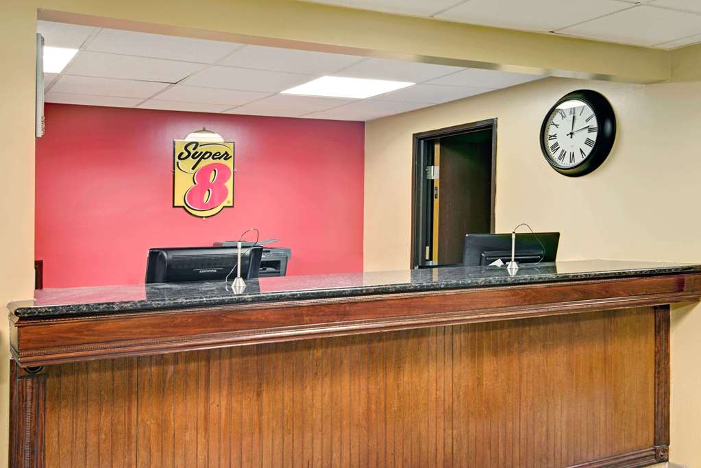 Super 8 by Wyndham Stamford New York City Area - photo 2