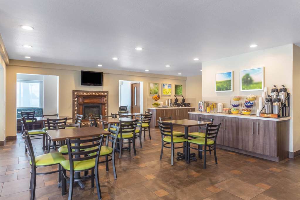 Days Inn & Suites by Wyndham East Flagstaff - photo 21