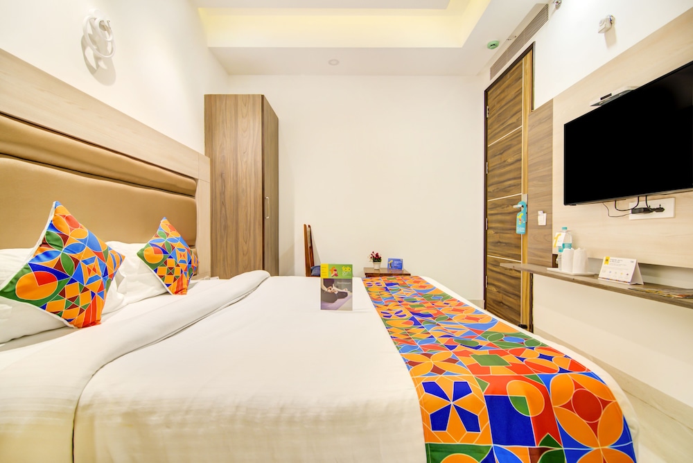 FabHotel Yellow